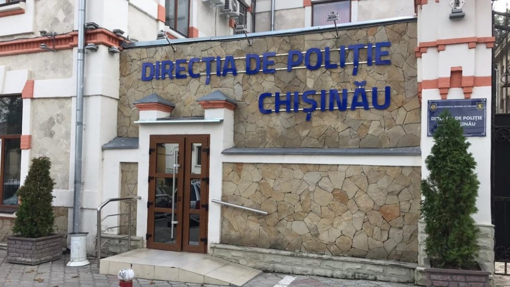38 de persoane aflate în urmărire penală, reținute de angajații Poliției Capitalei